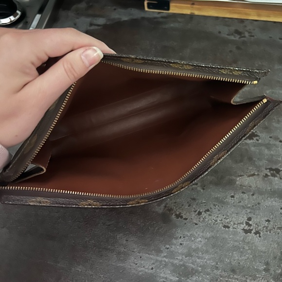 Authentic Louis Vuitton Toiletry 26 Pouch - Picture 4 of 7